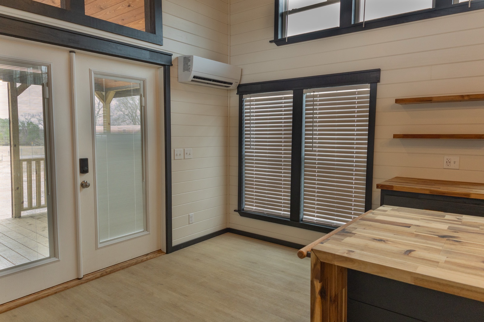 Kelsey 2.0 — Living area & entry