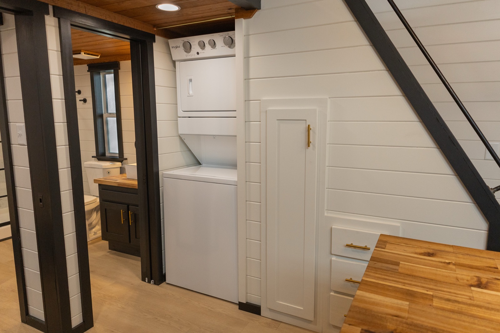Kelsey 2.0 — Laundry & bathroom
