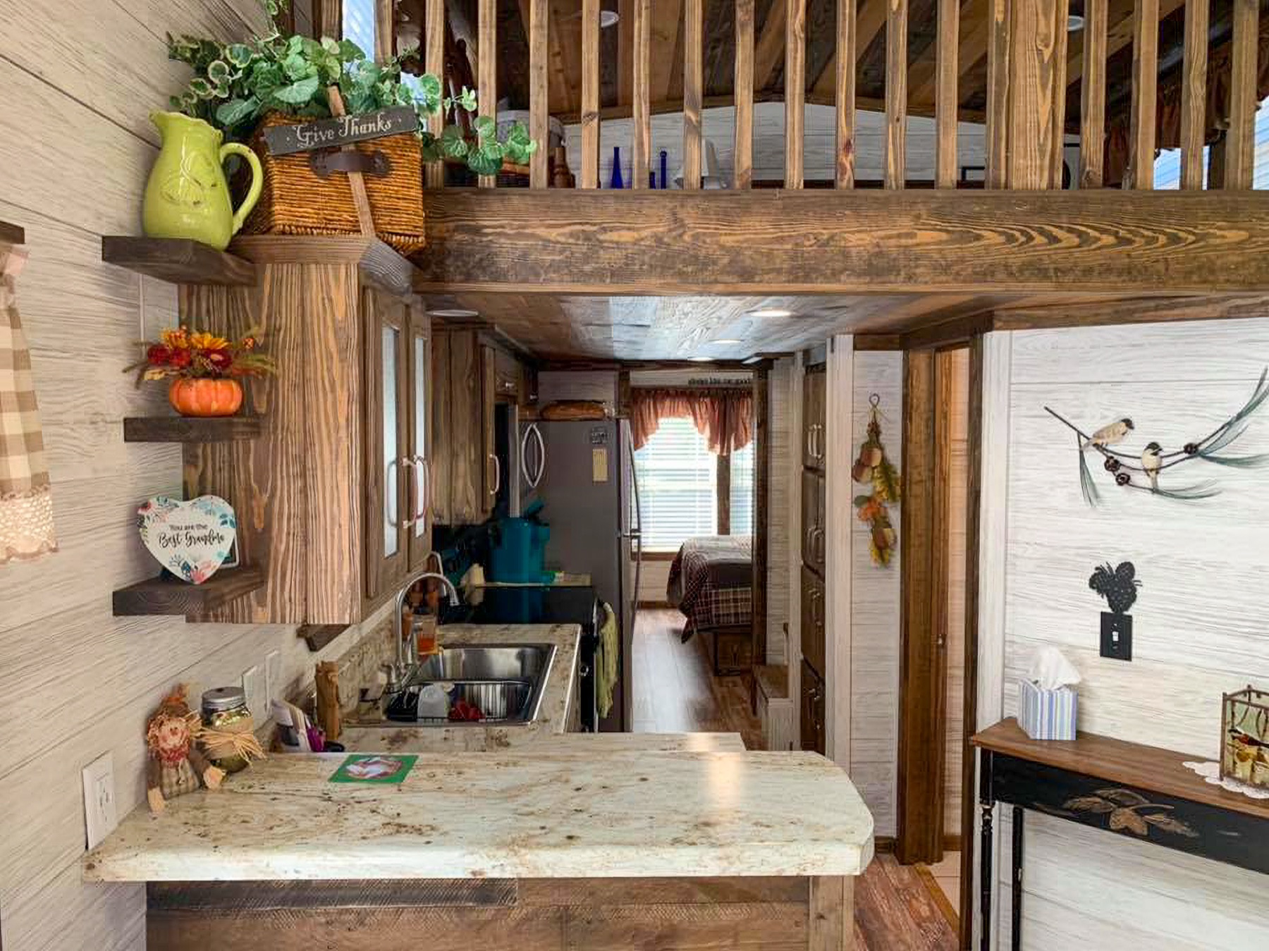 Big Oak Lodge thumbnail — kitchen and loft