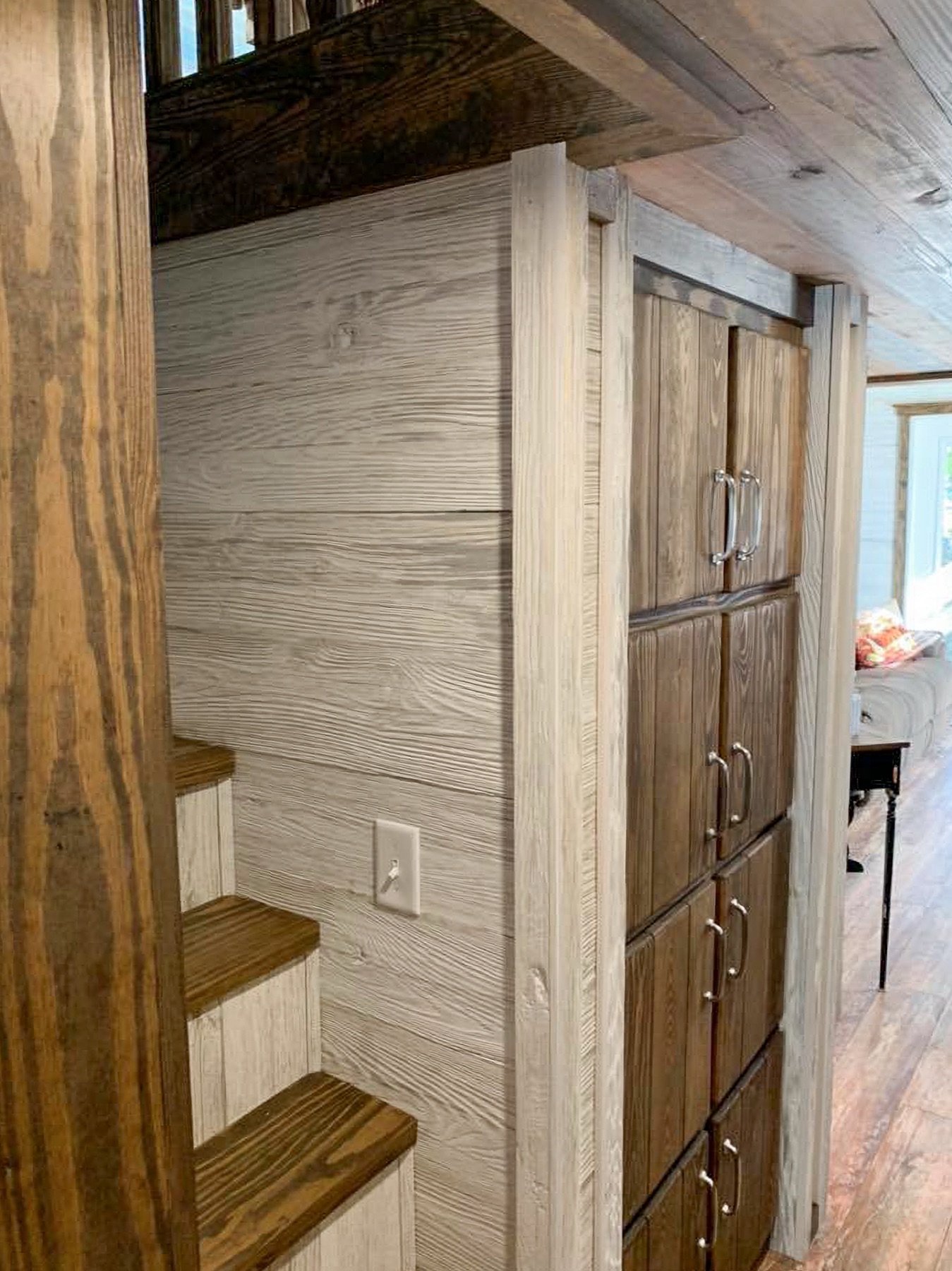 Big Oak Lodge thumbnail — loft stairs and pantry