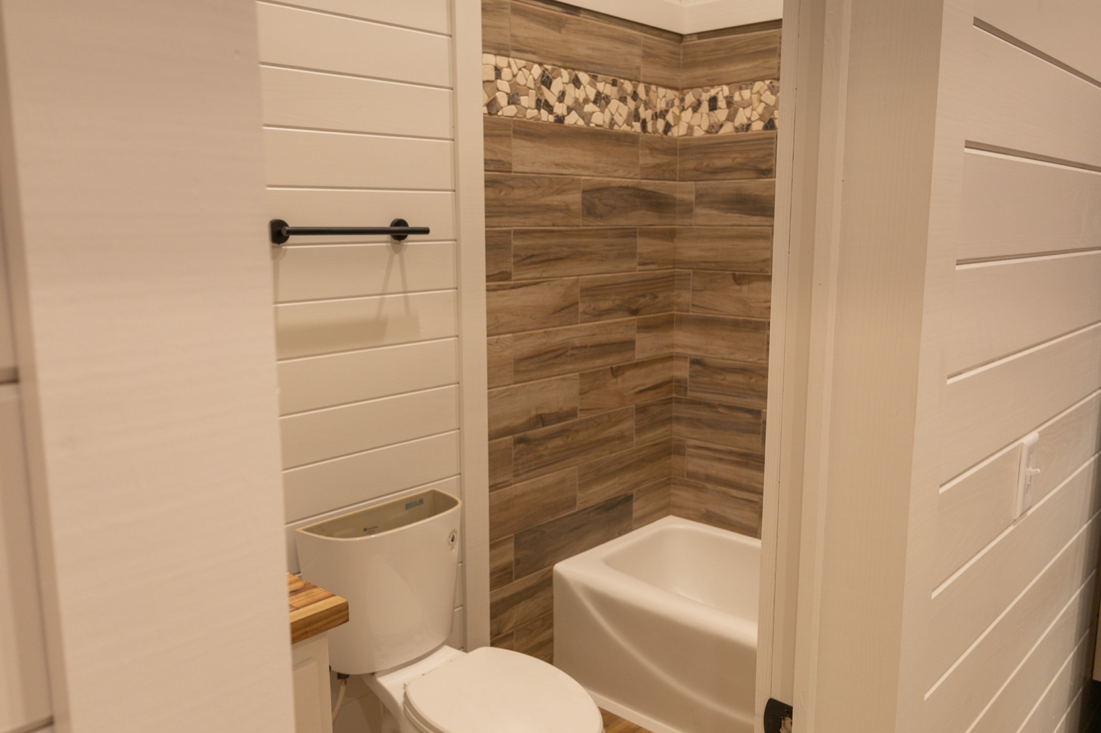 The Boxcar — Bathroom & shower